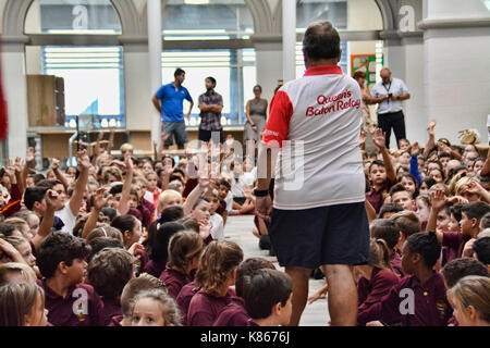 Gibilterra. Xviii Sep, 2017. Il Queens baton relay arrivati sulla Rocca di Gibilterra. Domenica. il testimone è stato preso per le scuole locali oggi lunedì come parte del tour che vedrà una grande parte della comunità che vedrà il testimone presa attraverso il centro della città su martedì. Credito: stephen ignacio/alamy live news Foto Stock