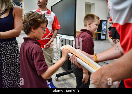 Gibilterra. Xviii Sep, 2017. Il Queens baton relay arrivati sulla Rocca di Gibilterra. Domenica. il testimone è stato preso per le scuole locali oggi lunedì come parte del tour che vedrà una grande parte della comunità che vedrà il testimone presa attraverso il centro della città su martedì. Credito: stephen ignacio/alamy live news Foto Stock