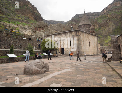 Monastero di Geghard, Geghardavank, nell'Azat River Gorge, uno di parecchi Patrimonio Mondiale UNESCO siti elencati in Armenia Foto Stock