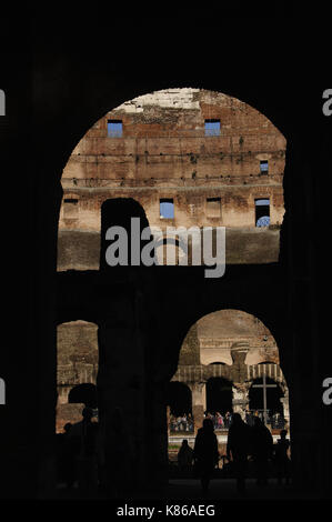 Anfiteatro Flavio o Colosseo. periodo romano. costruito nel 70-80 ce, dinastia Flavia. dettaglio. Foto Stock