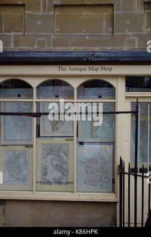 Mappa Antico shop, Pulteney Bridge. Città di Bath, somerset, Regno Unito. agosto, 2017. Foto Stock