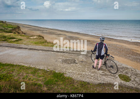 Tempesta danneggiato road vicino a Easington, Humberside, East Yorkshire, Regno Unito. Foto Stock