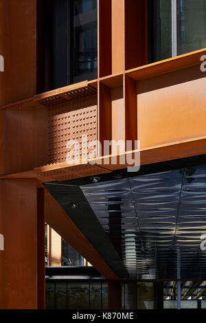 Dettaglio della torre mostra trave in acciaio super struttura con rivetti. King's Cross Station Wagon, Londra, Regno Unito. Architetto: vari architetti, 2017 Foto Stock