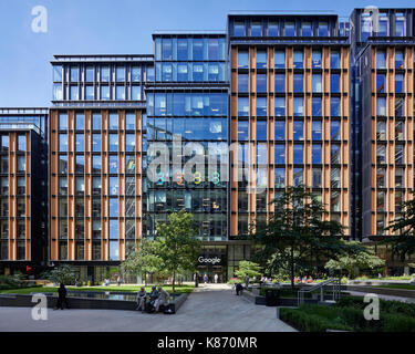 Vista in elevazione frontale del quartier generale di Google su 6 Pancras Square. King's Cross Station Wagon, Londra, Regno Unito. Architetto: vari architetti, 2017. Foto Stock