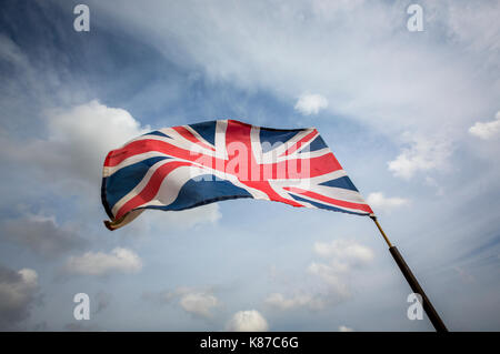 La bandiera europea conosciuta anche come la Union Jack. Che fluttua nel vento. Foto Stock