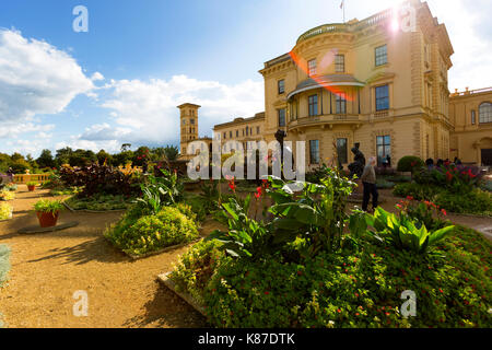 Station wagon, Rudolf, Swoboda, giardini, Durbar, camera, dipinti, Royal, Collezione Prince Albert, Queen Victoria, Abdul, Karim, Bertie, Osborne, casa, inglese, patrimonio, fontana, terrazza, palm, giardino, terrazze, giardini, progettato, design, Italiano, rinascimentale, palazzo, Thomas, 1845, 1851, cubito, East Cowes, Isle of Wight, England, Regno Unito Foto Stock