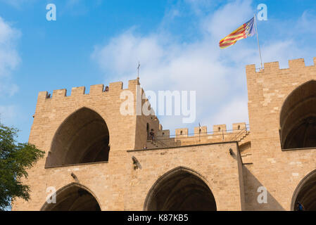 Valencia torres serranos, vista di livello superiore del porta de serrans, un palazzo del XIV secolo gatehouse sul bordo settentrionale di valencia old town, Spagna. Foto Stock