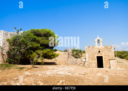 Chiesa ortodossa di st. catherine (Agia Ekaterini) contro il cielo blu nella fortezza (fortezza). RETHIMNO, CRETA, Grecia Foto Stock