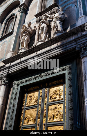 Le porte in bronzo di Lorenzo Ghilberti al Battistero di Firenze Foto Stock