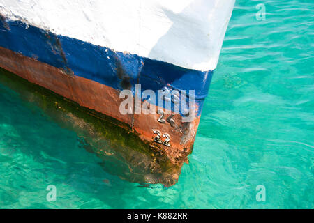 Progetto di segni su una nave - linea di galleggiamento i numeri sulla prua e poppa di una nave Foto Stock