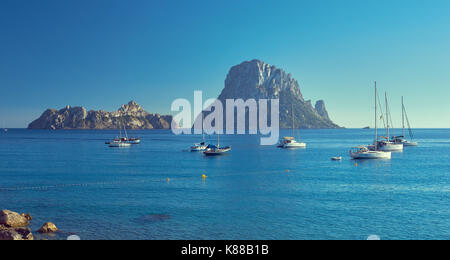 Vista pittoresca della misteriosa isola di Es Vedra. isola di Ibiza, Isole Baleari Spagna Foto Stock