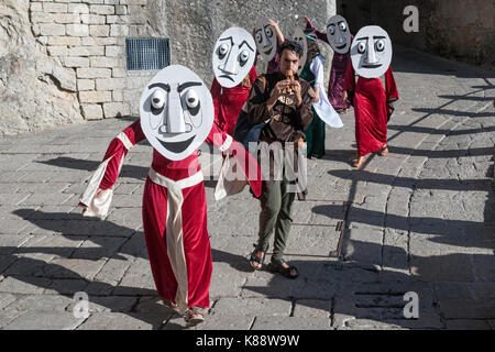 San Marinis vestito e di eseguire nel periodo abiti durante le annuali Giornate Medievali Festival che si tiene a San Marino. Foto Stock