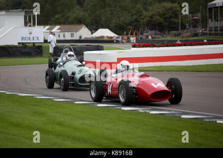 1930 Mercedes-Benz 710 SSKL corse al Brooklands Trophy domenica al Goodwood Revival 2017 Meeting, circuito di Goodwood, West Sussex, Inghilterra, Regno Unito Foto Stock