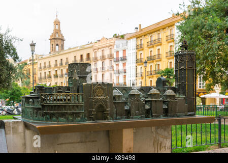 Plaza de la Reina Valencia, modello in ottone della cattedrale di Valencia edificio situato in Plaza de la Reina nel centro storico della città, Spagna. Foto Stock