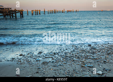 Mare blu a swanage bay nel Dorset Foto Stock