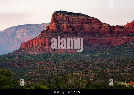 Rocce rosse a Sedona, Arizona, al tramonto Foto Stock