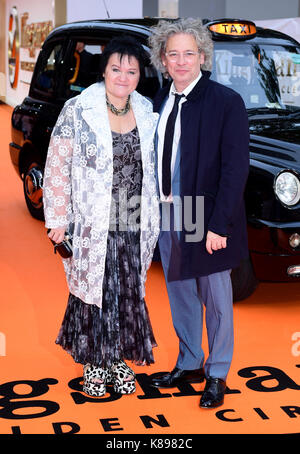 Dalia ibelhauptaite e dexter fletcher frequentando la premiere mondiale di kingsman: il golden circle, a cineworld nel quadrato di Leicester, Londra. picture Data: lunedì 18 settembre. Photo credit dovrebbe leggere: ian west/pa filo Foto Stock