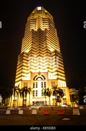 Kuala Lumpur, Malesia - giu 6, 2015. un edificio per uffici di notte a Kuala Lumpur (Kl), Malaysia. kl è la capitale nazionale della Malesia così come esso Foto Stock