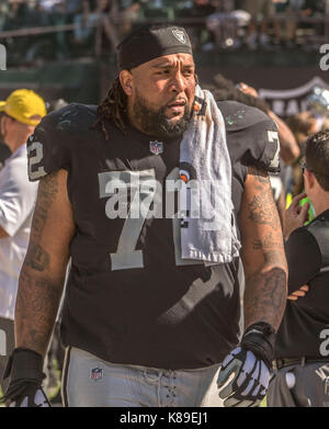 17 settembre 2017: Oakland Raiders offensive affrontare Donald Penn (72) Domenica, 17 settembre 2017, a Oakland-Alameda County Coliseum a Oakland, in California. I raider hanno sconfitto i getti 45-20. Al di Golub/CSM Foto Stock