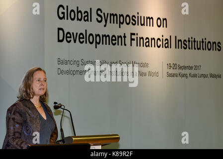 Kuala Lumpur, Malesia. Xix Sep, 2017. ms. caroline heider, direttore generale e vicepresidente senior di valutazione indipendente gruppo, gruppo Banca mondiale parla durante il simposio globale per lo sviluppo delle istituzioni finanziarie a sasana kijang di Kuala Lumpur in Malesia martedì, settembre 19 2017. oltre 700 persone da 45 paesi hanno partecipato al Simposio. Il simposio si terrà fino al xx settembre. Credito: Chris jung/zuma filo/alamy live news Foto Stock