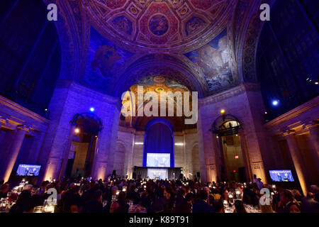 New york, Stati Uniti. Xviii Sep, 2017. L'american gjcf fondo ebraico ha elargito il guerriero per la verità award il presidente ceco zeman in new york, Stati Uniti d'America, ad una serata di gala di lunedì, 18 settembre 2017, nell'apprezzamento per la sua lunga durata Supporto per Israele e gli ebrei. Credito: roman vondrous/ctk foto/alamy live news Foto Stock