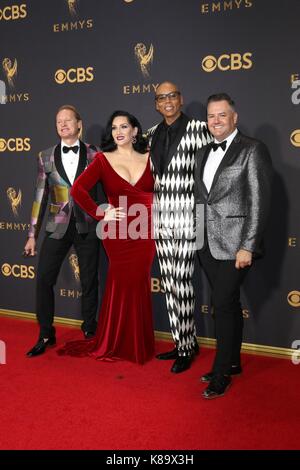 Los Angeles, Stati Uniti d'America. Xvii Sep, 2017. carson kressley, Michelle visage, rupaul, Ross matthews presso gli arrivi per la sessantanovesima annuale di Primetime Emmy Awards 2017 - arrivi 3, Microsoft Theatre di Los Angeles live, los angeles, ca, 17 settembre, 2017. Credito: everett collection inc/alamy live news Foto Stock