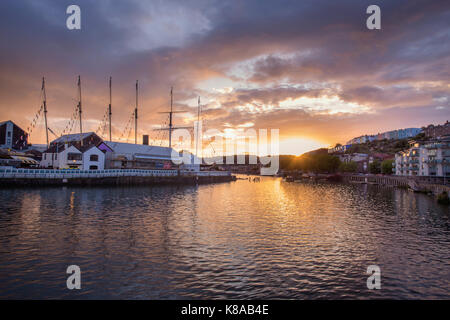 Tramonto sul fiume Avon con la ss gran bretagna. Foto Stock