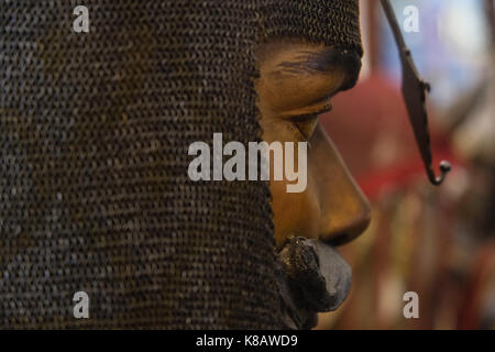 Dettaglio di un guerriero e casco. Museo Stibbert di Firenze, Italia. Foto Stock