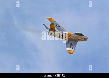 Velivolo F-86 Sabre jet battenti presso l'air show Foto Stock