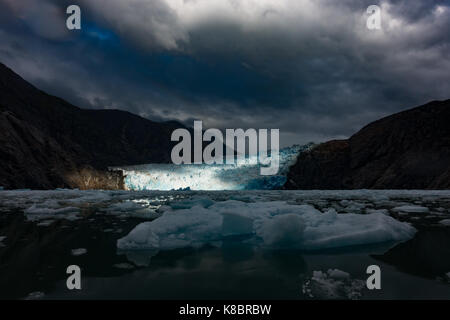 Luce drammatica su South Sawyer Glacier nel braccio di Tracy Ford terrore wilderness area del Sudest Alaska Foto Stock