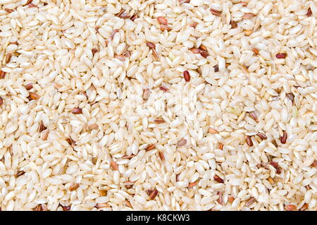 Il giallo dei chicchi di riso sulla pila la configurazione di sfondo Foto Stock