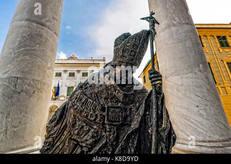 Italia liguria chiavari - Cattedrale - nostra signora dell'orto santuario - emanuele leoni statua Karol Wojtyla. Papa Giovanni Paolo II. Foto Stock