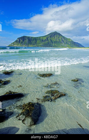 Costa vicino Flakstad, Lofotes, Norvegia | Kueste bei Flakstad, Lofoten, Norwegen Foto Stock