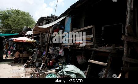 Phnom Penh Cambogia Monivong Ponte sul Fiume Bassac delle baraccopoli zona Foto Stock