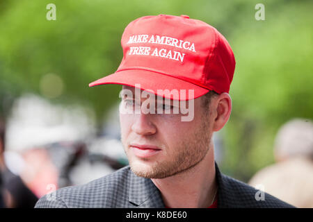 Giovani caucasici uomo americano a un pro-Trump rally - Washington DC, Stati Uniti d'America Foto Stock
