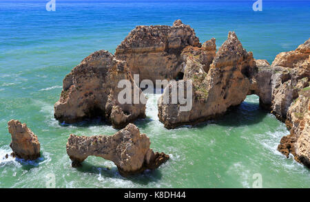 Oceano atlantico litorale ponta da punto piedale, algarve, portogallo. vista aerea Foto Stock