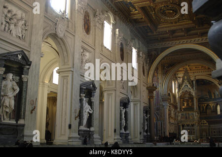 Italia, Roma. ARCIBASILICA DI SAN GIOVANNI IN LATERANO. barocca e neoclassica. interno. Foto Stock