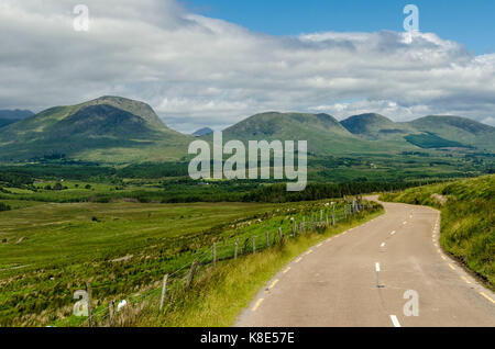 Irlanda, regione montagnosa media nel ring di Kerry, Irland, Mittelsgebirgslandschaft am Ring of Kerry Foto Stock