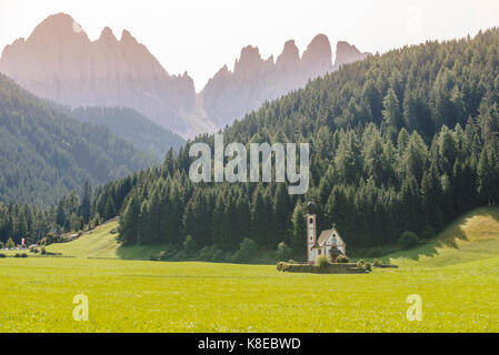 Chiesa di San Giovanni a Ranui, San Giovanni, Cappella di San Giovanni, Gruppo Geisler, Villnößtal, Santa Maddalena, Bolzano, Alto Adige Foto Stock