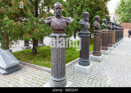 Mosca, Russia - 16 settembre 2017: Statue sul vicolo dei sovrani della Russia al cortile del museo militare di forma del russo storico militare Foto Stock