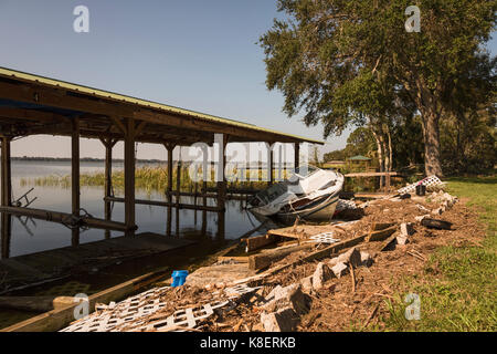 Barche danneggiato dall uragano Irma in Tavares, Florida Foto Stock