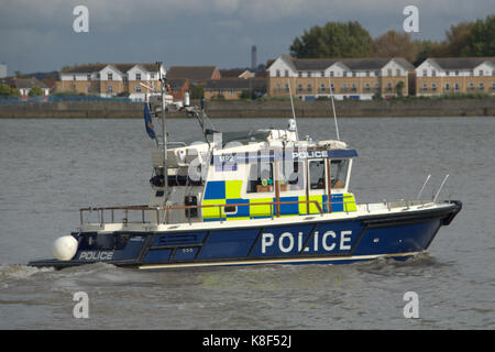 Metropolitan Police Marine unità di polizia barca Nina Mackay II pattugliamento del Tamigi a Londra REGNO UNITO Foto Stock