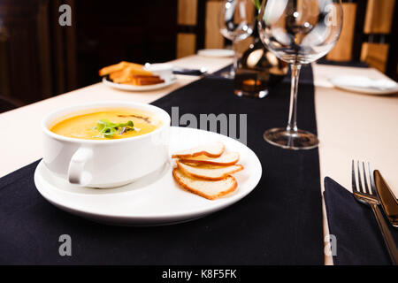 Purea di zuppa di zucca Foto Stock