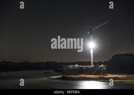 Ponte in costruzione sul fiume Foto Stock