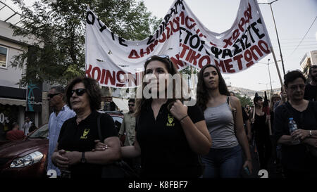 Atene, Grecia. Xviii Sep, 2017. Sulla sinistra la madre di pavlos fyssas durante una dimostrazione su anniversario di fyssas di omicidio che ha assassinato a keratsini quartiere per un membro attivo del golden giù il 18 di settembre 2013 . credito: ioannis alexopoulos/Pacific press/alamy live news Foto Stock