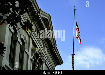 Napa California, Stati Uniti d'America. Xviii gen, 2007. la miniatura della Torre Eiffel, all'angolo nord-est della vecchia courthouse, giovedì gen. 18, 2007. Il monumento è stato un dono da un gruppo a Parigi per la città di Napa nei primi anni del Novecento. lianne milton/register. Credito: Napa Valley register/zuma filo/alamy live news Foto Stock