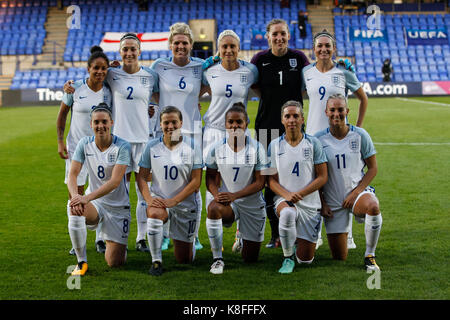 Birkenhead, Regno Unito. Xix Sep, 2017. Inghilterra line up prima della Coppa del Mondo FIFA 2019 qualifica del gruppo 1 corrispondenza tra le donne in Inghilterra e in Russia le donne a prenton park il 19 settembre 2017 in birkenhead, Inghilterra. (Foto di daniel chesterton/phcimages.com) credit: immagini di phc/alamy live news Foto Stock