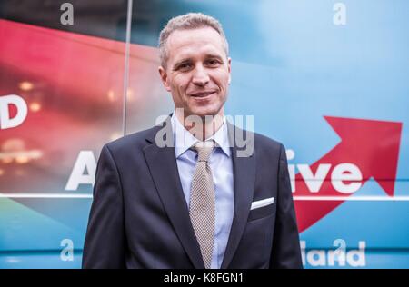 Settembre 19, 2017 - il capo della Baviera afd, Petr bystron. economista e una delle prime figure del lontano- di estrema destra alternativi fuer Deutschland (AFD) partito professor dr. jã¶rg meuthen apparve a munichâ€™s famoso Stachus al rally precedendo il tedesco elezioni nazionali del settembre 24th. il controverso alice weidel è il candidato afd..meuthenâ€™s piattaforma è stata basata principalmente attorno a anti-immigrazione, anti-integrazione, anti-inclusione, e anti-Piattaforme di asilo, nonché estremamente conservativo e â€oeclassicalâ€ strutture familiari. meuthen è anche un avversario di sesso Foto Stock