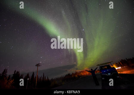 Yellowknife, Canada. Xix Sep, 2017. incredibile aurora può essere visto in yellowknife, Canada, Settembre 19th, 2017. Un'aurora, talvolta indicato come un luci polari o Northern Lights è una luce naturale visualizzare nella terra del cielo, prevalentemente visto in alta latitudine (artico e Antartide) regioni. Credito: sipa asia/zuma filo/alamy live news Foto Stock