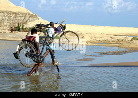 Sri lanka, ampara district, Arugam Bay, pottuvil un piccolo villaggio di pescatori e surf resort Foto Stock